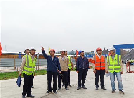 市安全文明標準化工地評審專家組到古宜鎮(zhèn)第三初級中學項目檢查