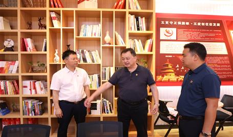 集團(tuán)公司部門(mén)領(lǐng)導(dǎo)到公司指導(dǎo)工作